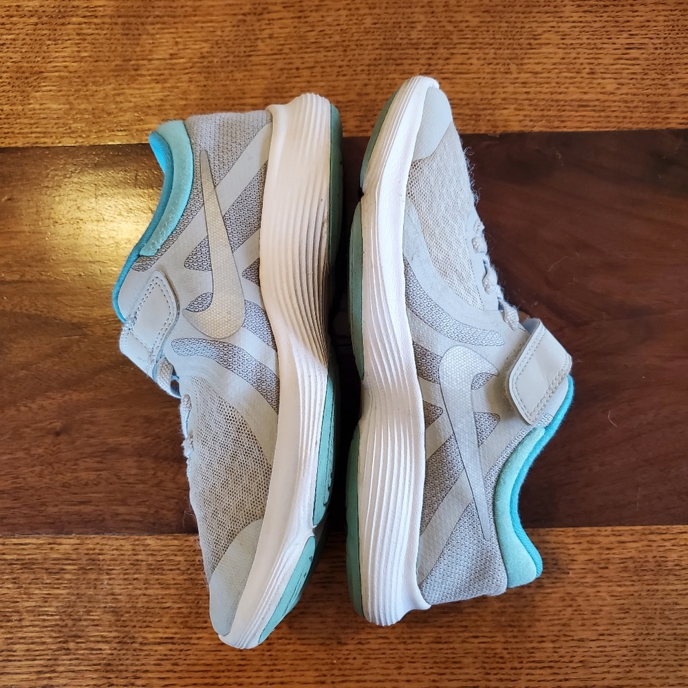 Girls Nike Sneakers Size 2Y